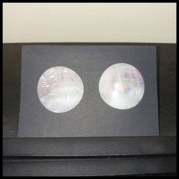 Vintage Carved Mother of Pearl Earrings - Picture 2 of 7